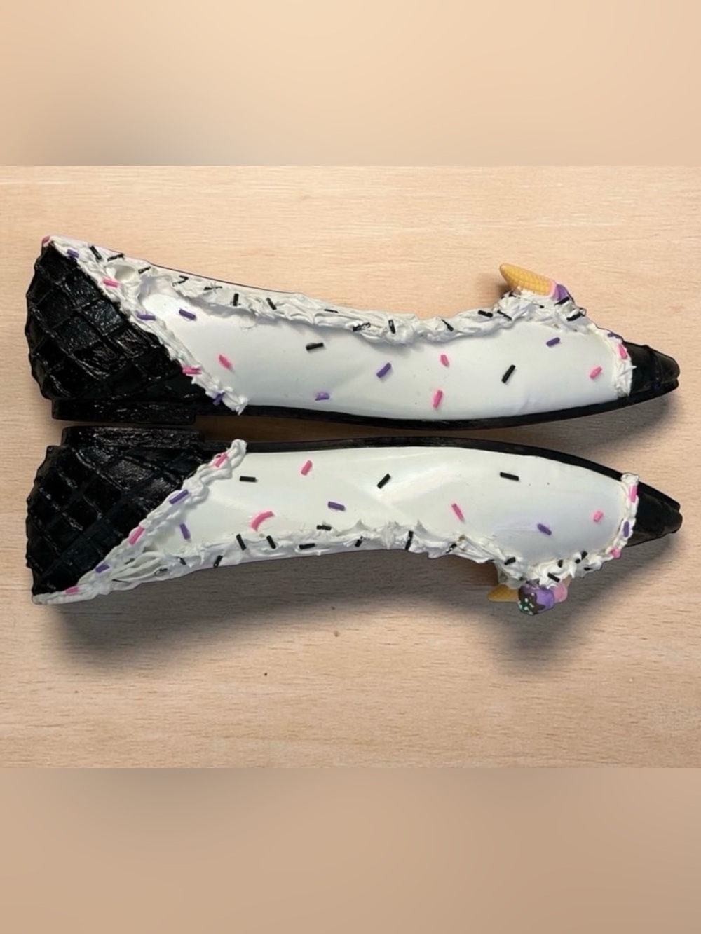 🍦Handmade Waffle Cone Ice Cream Shoes With Sprinkles!
Pointy toe, Size 8 - Picture 5 of 15